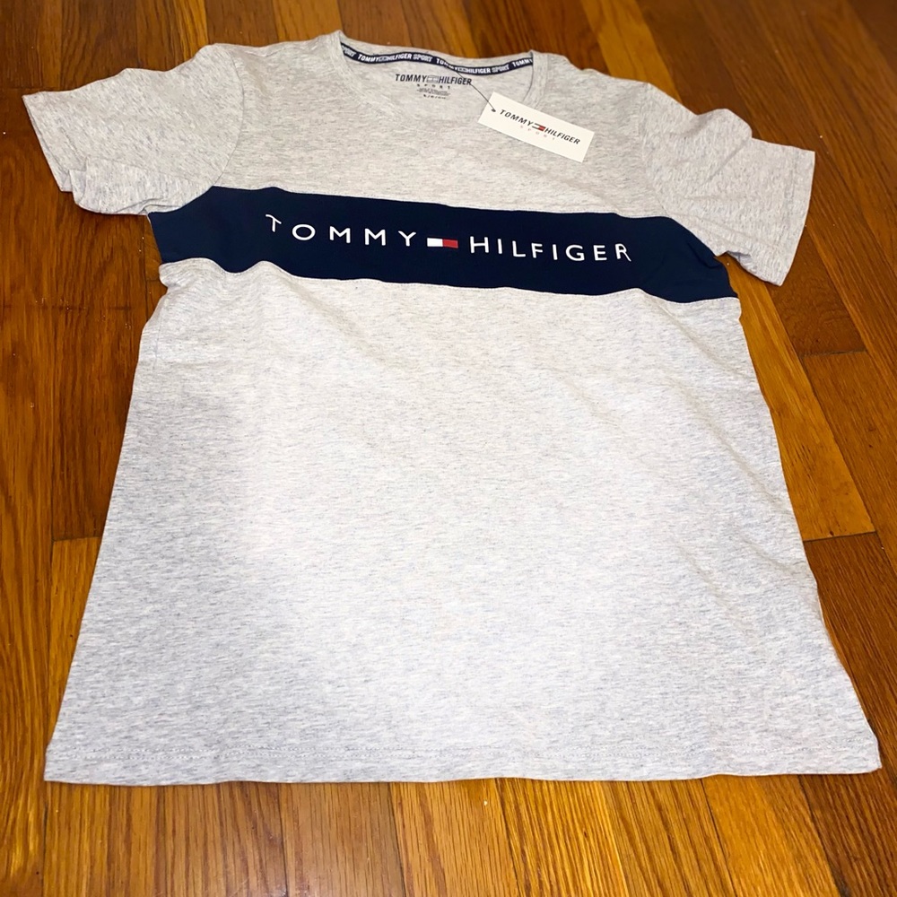 TOMMY HILFIGER T-SHIRT